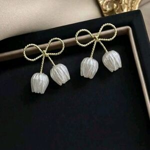 Pretty Tulip Floral Bow Earrings New!
